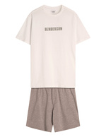 Schlafanzüge schnappen